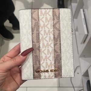 Michael Kors Passport Wallet Stripe Jet Set Stripe MK Signature Powder blush Mlt